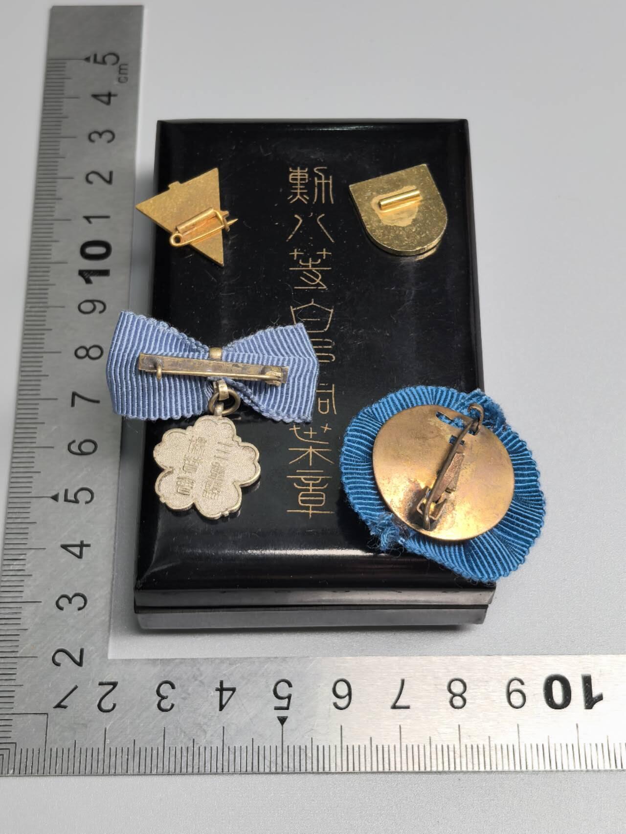 小驴勋章奖章收藏1月10日周六晚六点拍卖（珍爱和平，收藏战争，铭记历史，勿忘国耻，忠党爱国。有偿代拍，送拍规则在简介最后，参拍须阅读规则后再参拍，关系到运费包装发货时效真假辨别等关键信息，拍卖时不再发原图，看大图店主微信码在拍卖店铺介绍里）