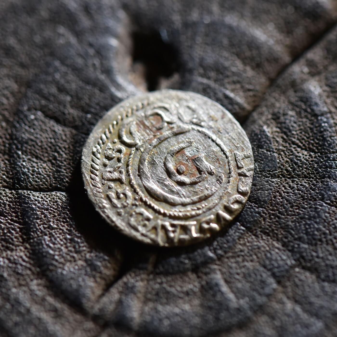 【良泉】【春节前最后一场】2月5日晚19.30点开拍！208组，本场结束后预存钱币的朋友请告知，将连同本场拍品一起邮寄，预祝诸位春节愉快！ 公元1660年【瑞典·利沃尼亚】卡尔十世国王，银索利多，0.47克