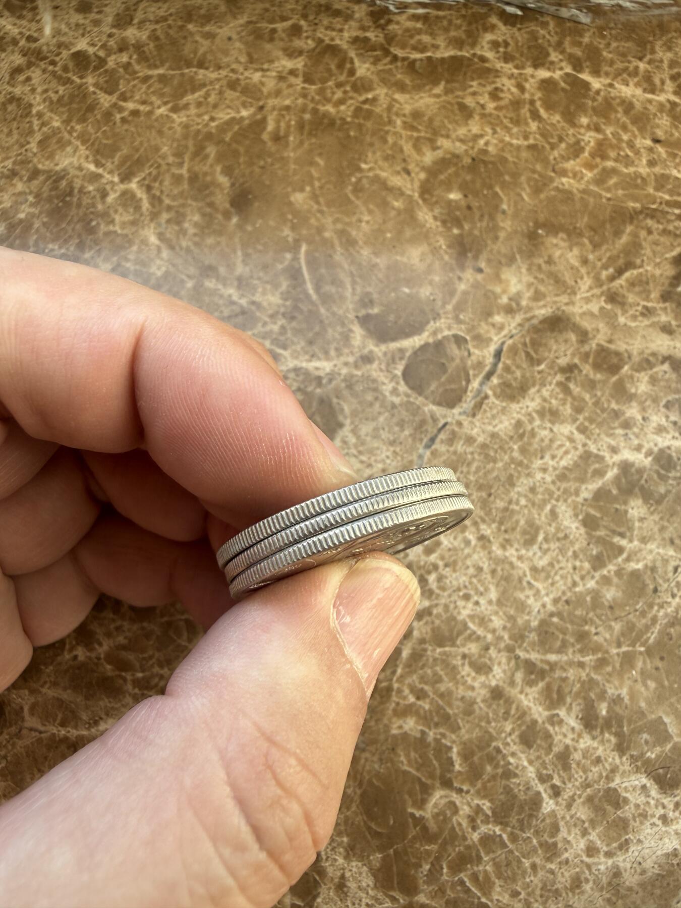 四海杂货铺第二十四场 极美建国35周年纪念币一套三枚