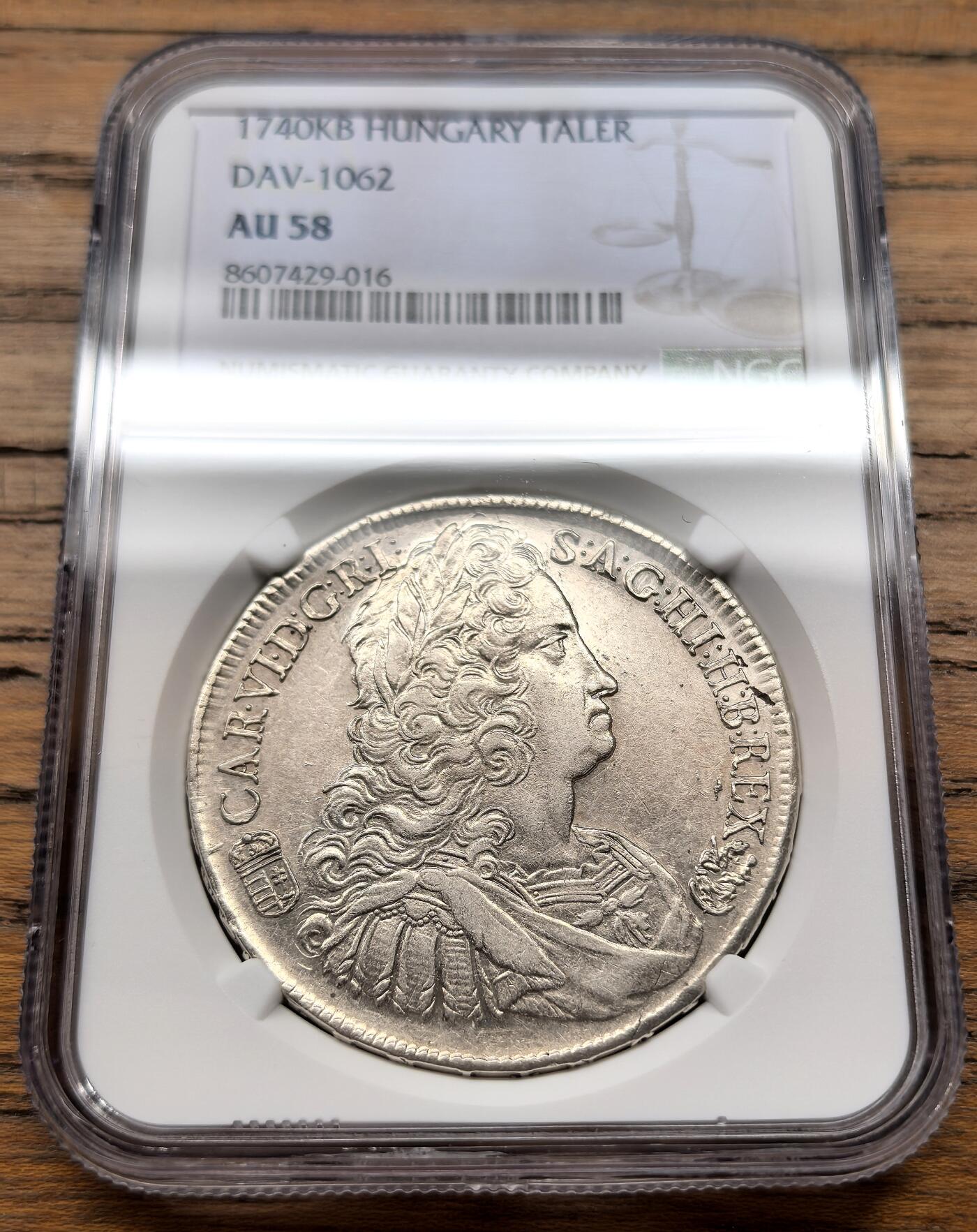 凡希社世界钱币微拍第三百十八期 1740神罗匈牙利卡尔六世泰勒大银NGC-AU58，稀少的科西策铸币厂出品。1740年是卡尔六世逝世之年，此后哈布斯堡王朝爆发奥地利王位继承战争，此币成为卡尔六世时期匈牙利铸币的收官品种，见证了帝国权力更迭的关键节点。