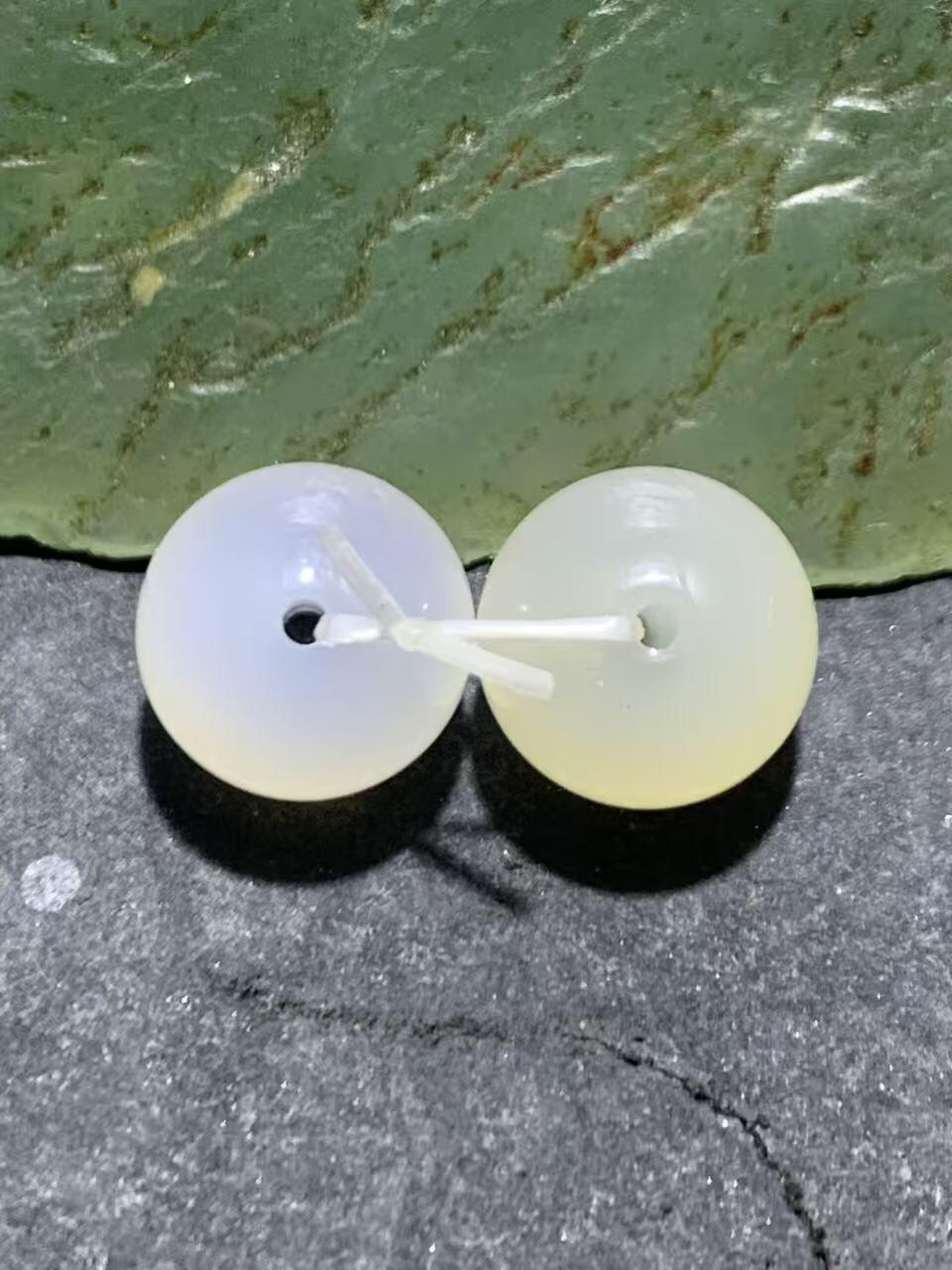 放福利精美荔枝冻腰珠一对，