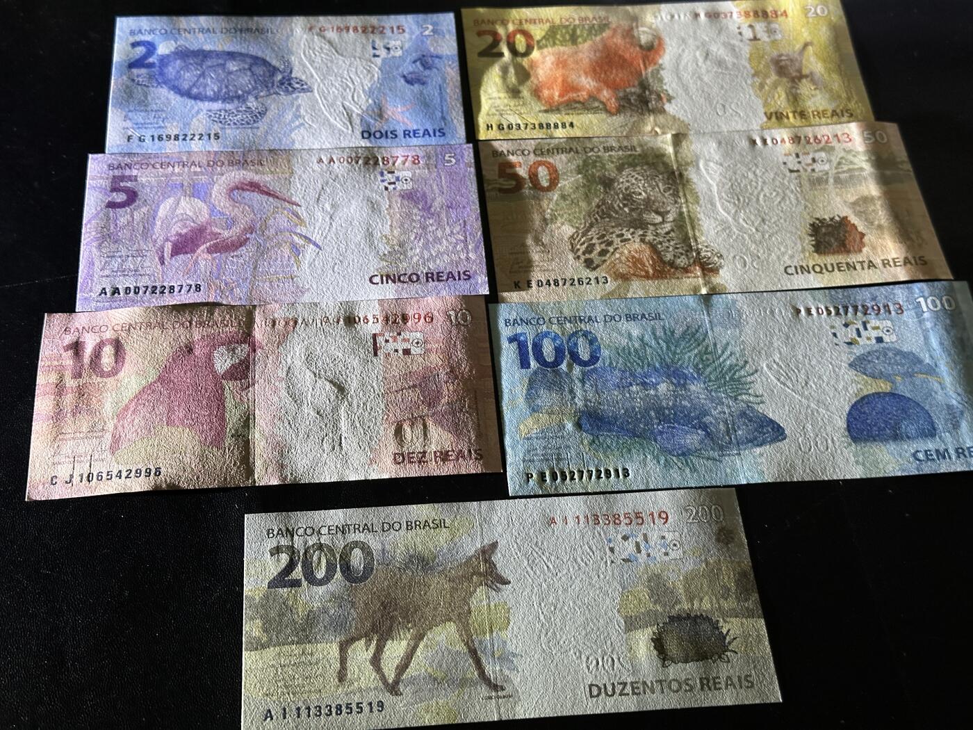 《外钞收藏家》第六百零一期（畅拍场）（本平台长期征集拍品、欢迎藏友们联系合作） 巴西新版2-200雷亚尔7张一套（5/200是AA字冠，多张全程无47）	UNC 