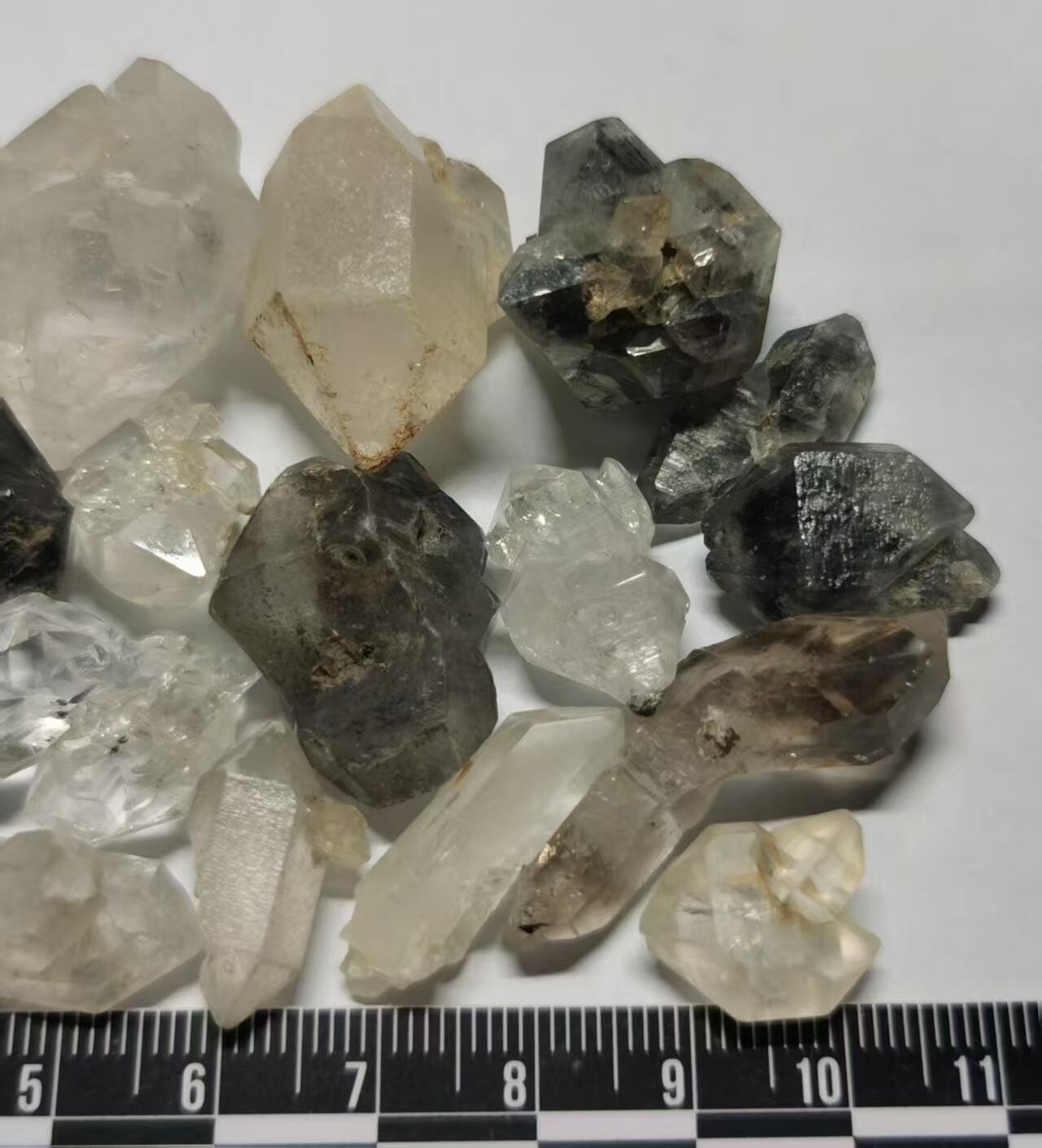 七河·世界钱币杂件水晶矿标小拍（总第33期） 藏家出品 X659（7） 有造型的 多品种云贵闪灵水晶 一组15件