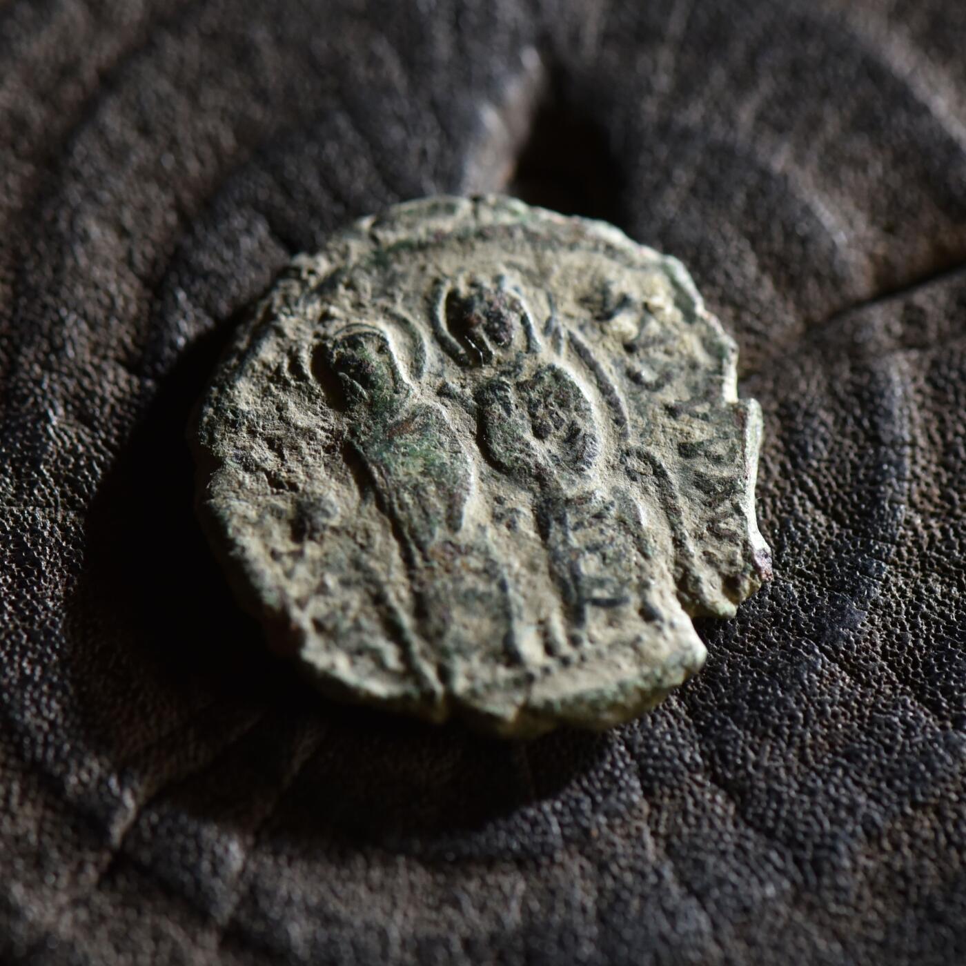 【良泉】【春节前最后一场】2月5日晚19.30点开拍！208组，本场结束后预存钱币的朋友请告知，将连同本场拍品一起邮寄，预祝诸位春节愉快！ 【美品】公元568年【拜占庭】查士丁二世和皇后索菲亚，在位第四年，20努米铜币，帖撒罗尼亚造币厂，4.65克