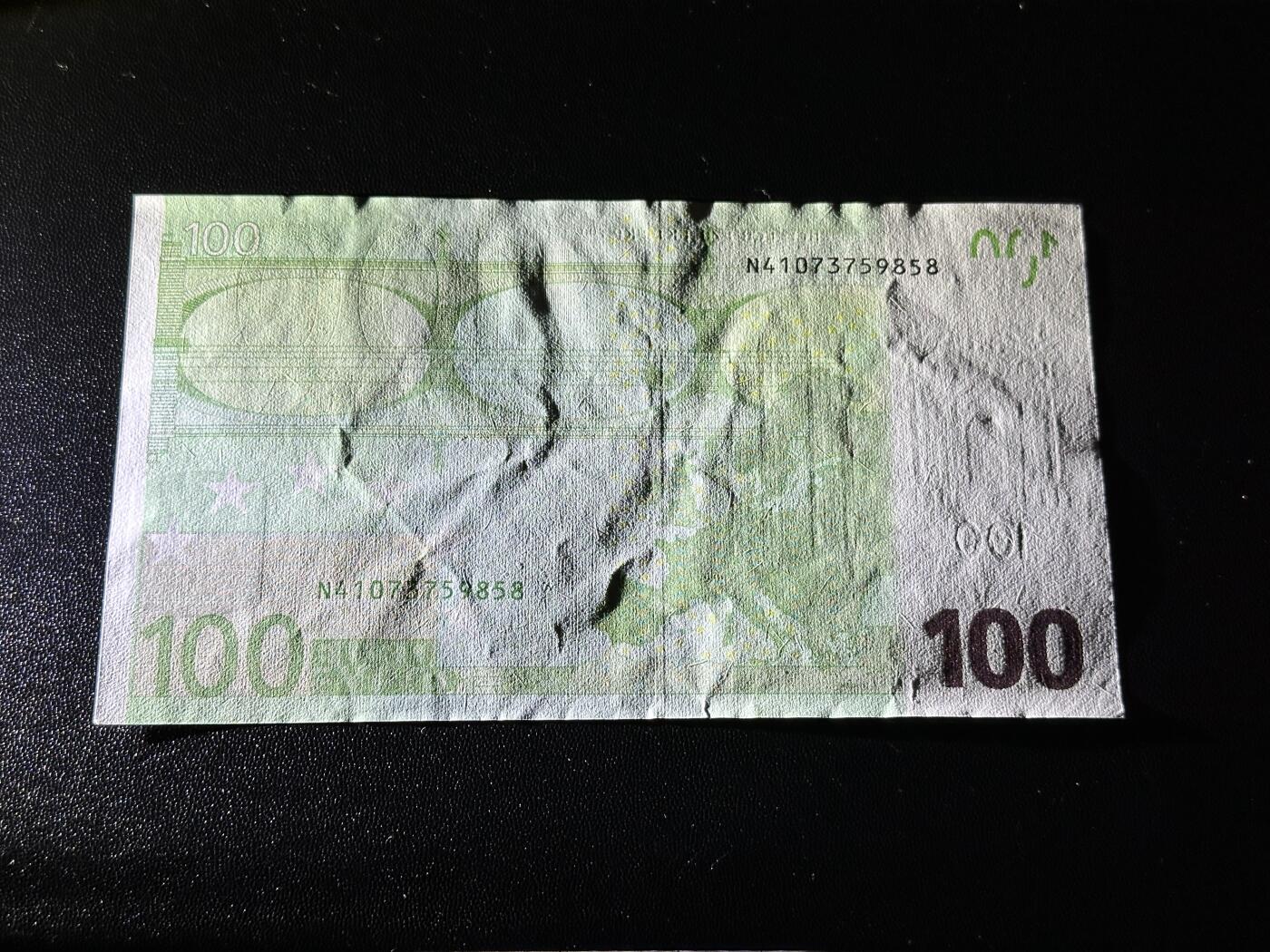 《外钞收藏家》第六百零一期（畅拍场）（本平台长期征集拍品、欢迎藏友们联系合作） 2002年二签100欧元 UNC- 尾858 奥地利版