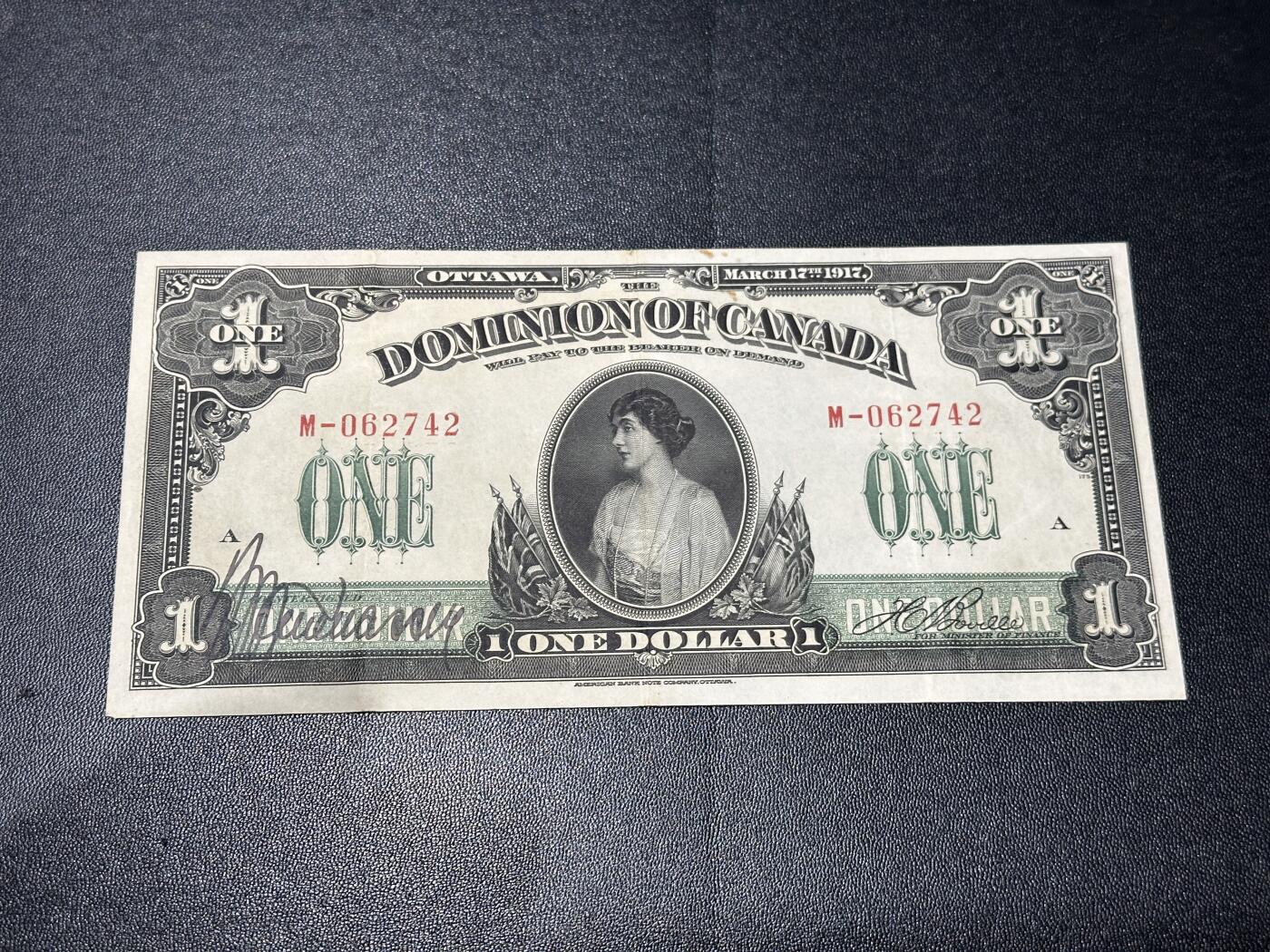 《外钞收藏家》第六百零一期（畅拍场）（本平台长期征集拍品、欢迎藏友们联系合作） 1917年加拿大1加元 乔治五世妻子 玛丽王后 首签版 非全新 品相如图