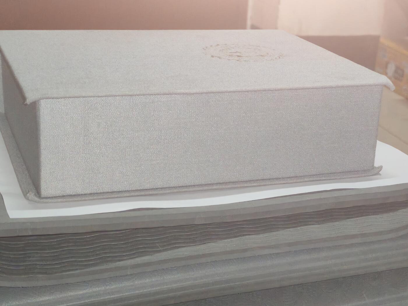 韵星假日拍卖第三十六期 -- Rimey Holidays Auction 36 民主德国士官/军官服役二十五周年纪念 大宝剑 带原盒  塑料未裂