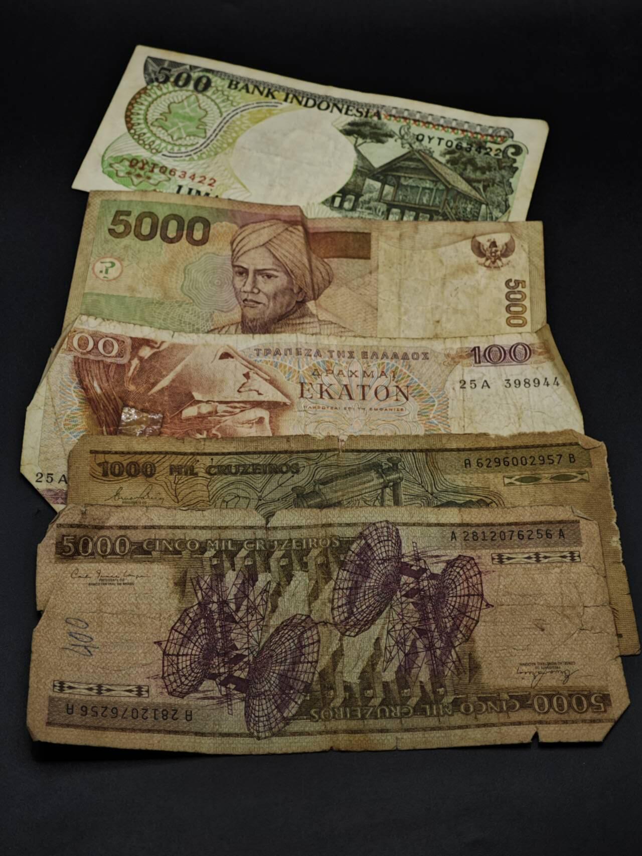 【淘币小摊】限时拍第八百四十五拍  纸币场  满百包邮可预留两周  周一统一发货  印尼 希腊 巴西纸币5张【有折】