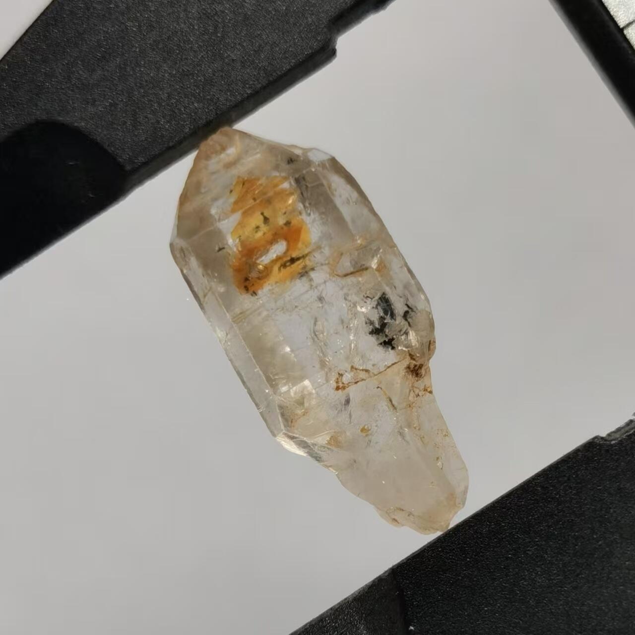 七河·世界钱币杂件水晶矿标小拍（总第33期） 藏家出品 X689（3）马达加斯加红泥油胆水晶 盒子矿