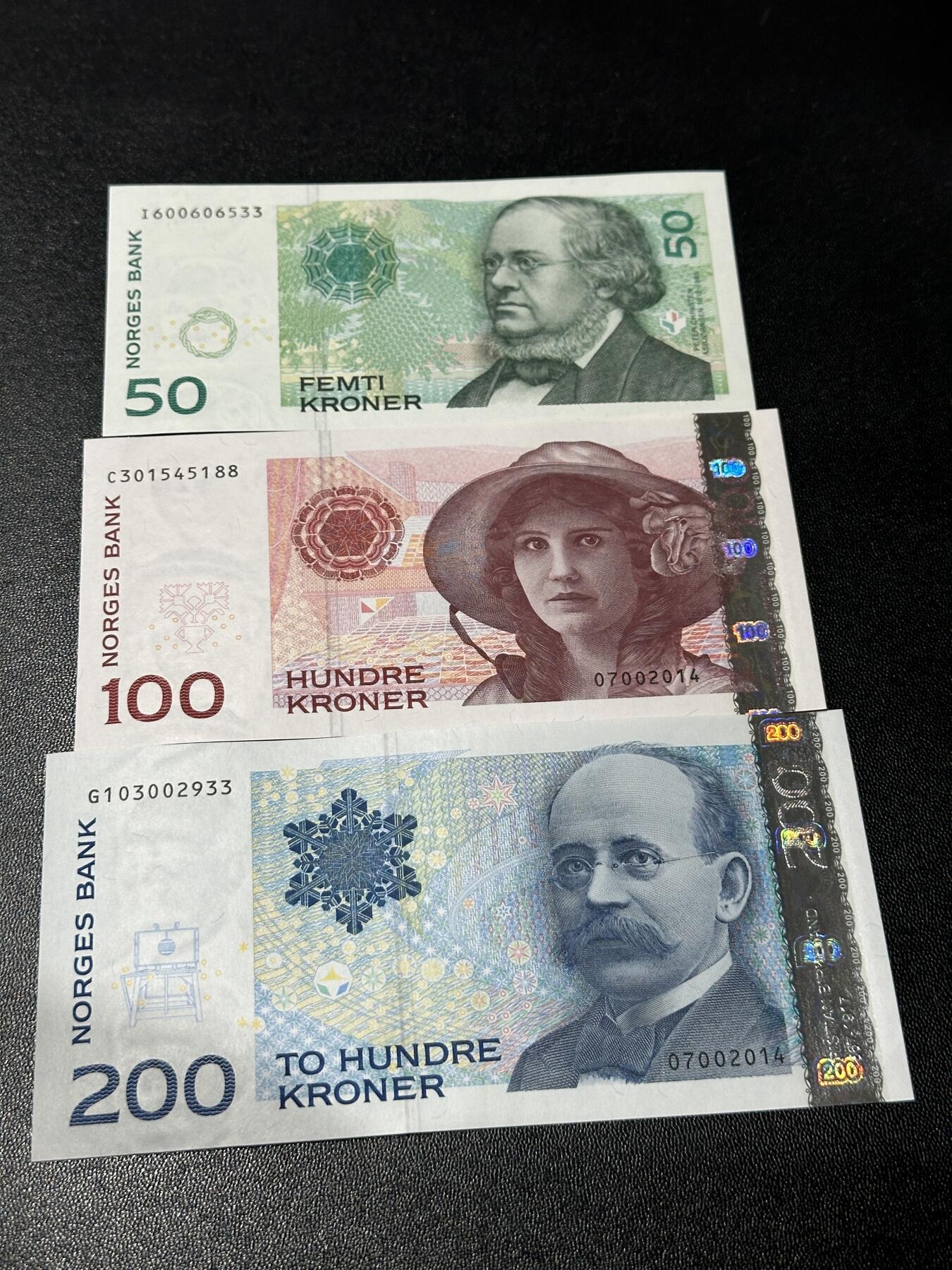 《外钞收藏家》第六百零一期（畅拍场）（本平台长期征集拍品、欢迎藏友们联系合作） 挪威上一版本50/100/200克朗（都是双尾，50与200克朗全程无47，绝品）	绝品