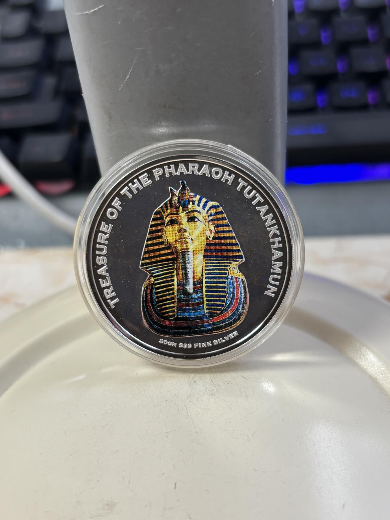 第187期拍卖 柬埔寨2004年图坦卡门金面具精制彩色纪念银币，999银，20克