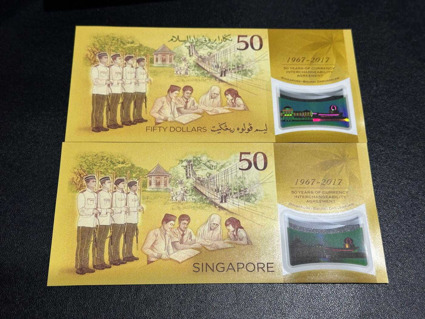 《外钞收藏家》第六百零一期（畅拍场）（本平台长期征集拍品、欢迎藏友们联系合作） 新加坡+文莱2017年50元/林吉特等值协议50周年塑料纪念钞一对 UNC 