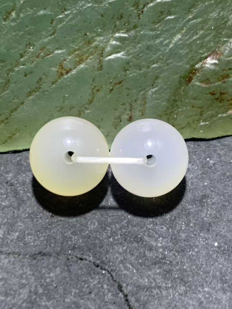 放福利精美荔枝冻腰珠一对，