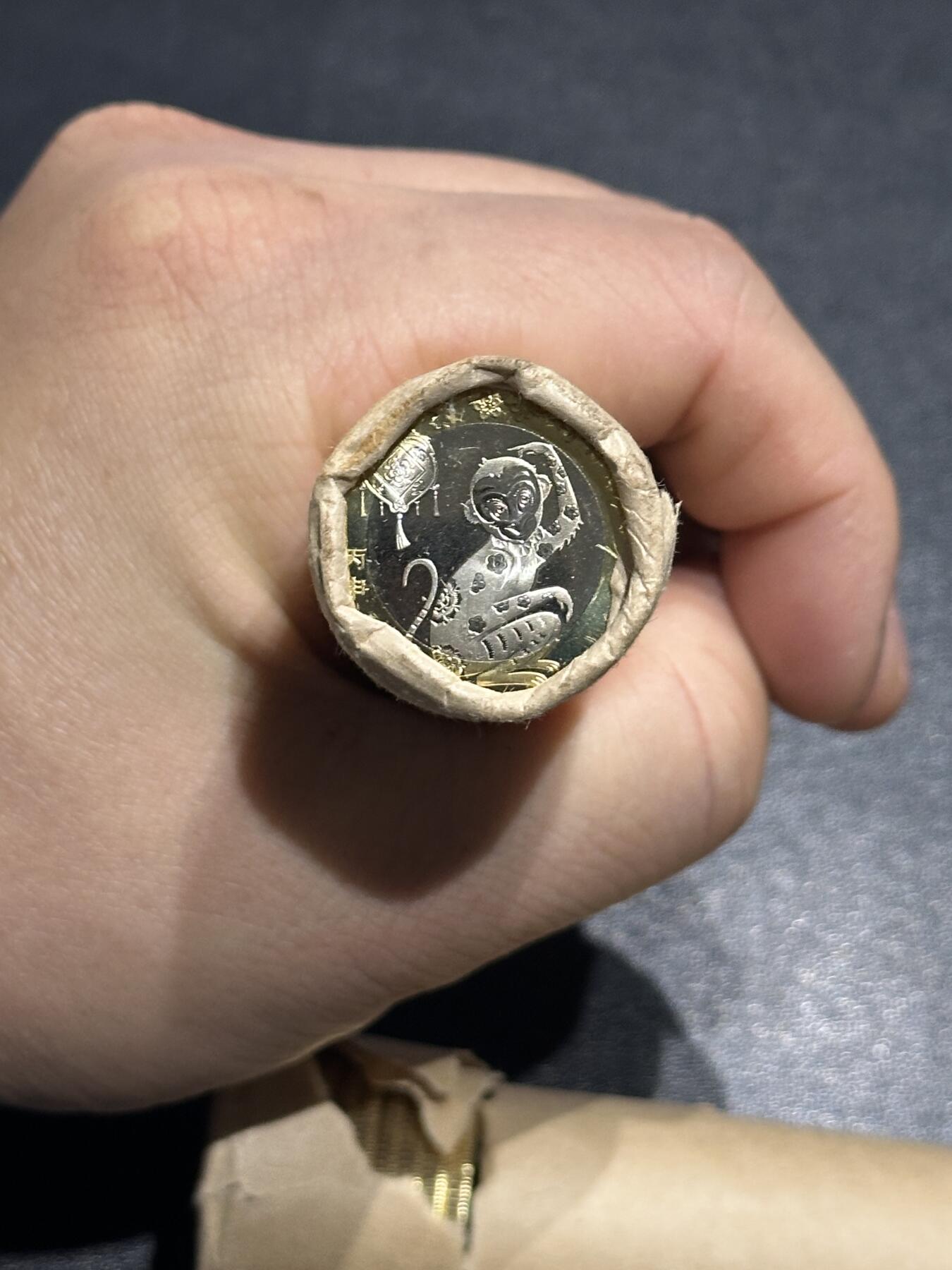 《外钞收藏家》第六百零一期（畅拍场）（本平台长期征集拍品、欢迎藏友们联系合作） 2016年猴年生肖纪念币一卷+孙中山纪念币一卷已拆开一部分