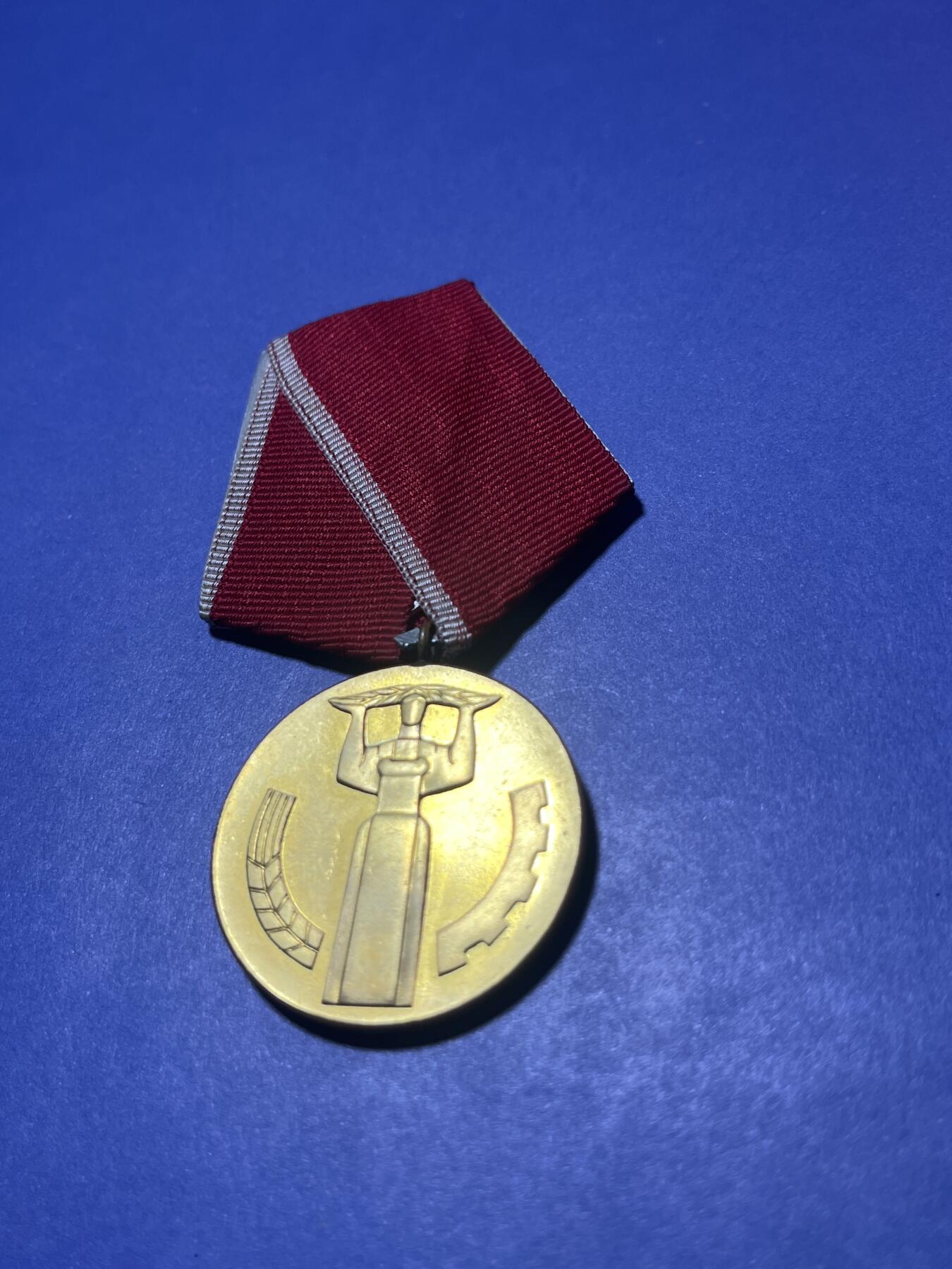 世界各国奖章纪念章徽章无底价拍卖