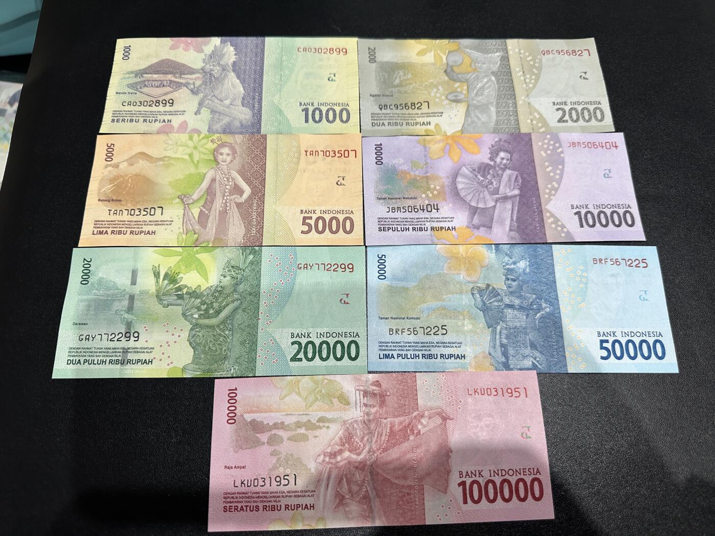 《外钞收藏家》第六百零一期（畅拍场）（本平台长期征集拍品、欢迎藏友们联系合作） 印度尼西亚2016年清版7张一套（1千-10万卢比，除了1万其余全程无4）	UNC