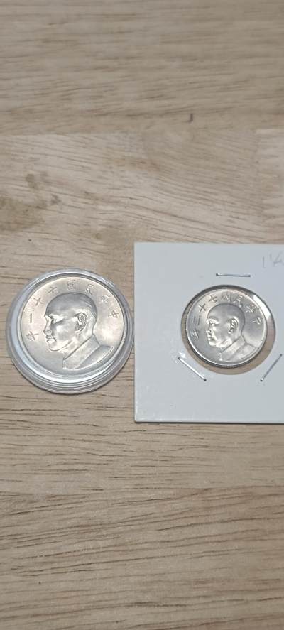 万国钱币第三场 - 近全新原光全新品蒋像大小五元两枚（微微黄油彩）