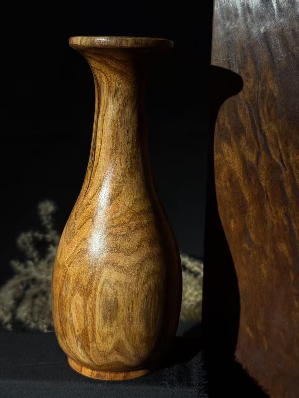 零元拍：海南黄花梨 花瓶 整料掏出，高 165 ，大肚 69，瓶口 50MM