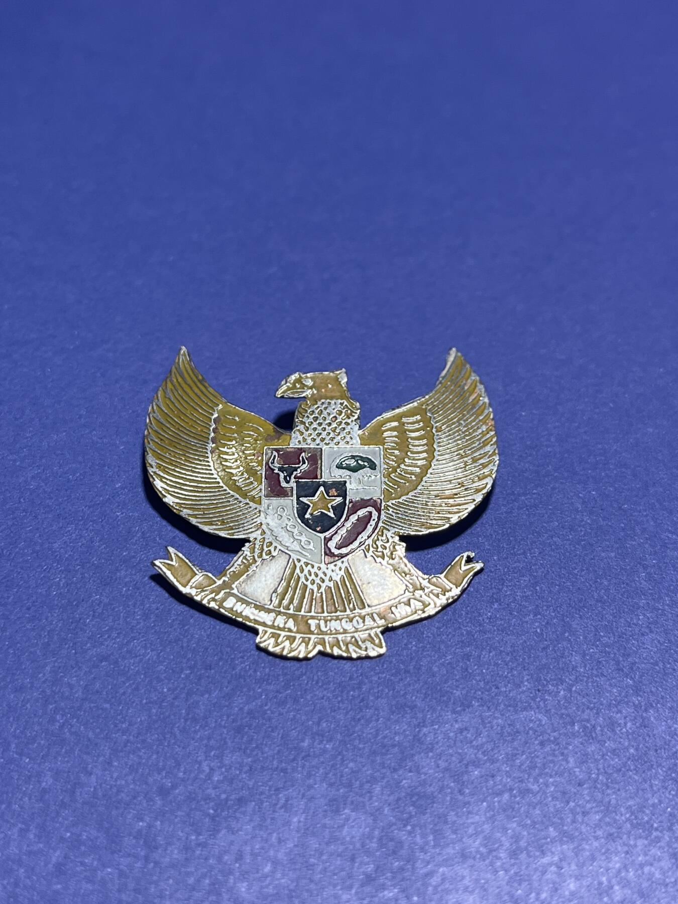 世界各国奖章纪念章徽章无底价拍卖 印度尼西亚国徽主题徽章，标志为印尼的国家象征迦楼罗神鹰