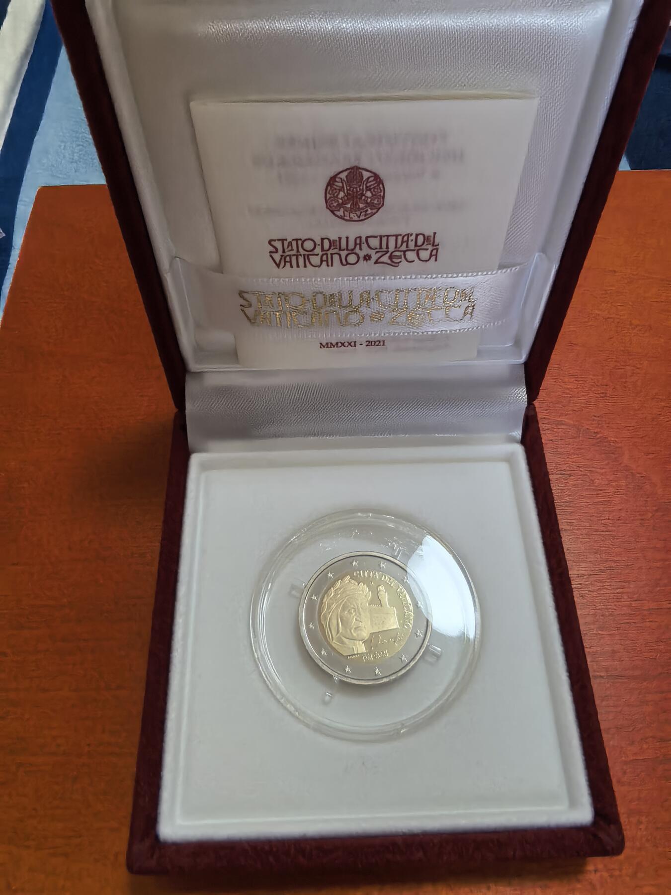 长老汇蛇年精选第九十三场拍卖 2004荷兰欧元精制币套币8枚，盒证全，5000套，克书90美金，橡木盒烫刻国徽金属标牌