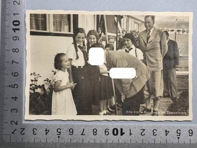 小驴勋章奖章收藏1月10日周六晚六点拍卖（珍爱和平，收藏战争，铭记历史，勿忘国耻，忠党爱国。有偿代拍，送拍规则在简介最后，参拍须阅读规则后再参拍，关系到运费包装发货时效真假辨别等关键信息，拍卖时不再发原图，看大图店主微信码在拍卖店铺介绍里） - 一位画家和一位小姑娘友好交流