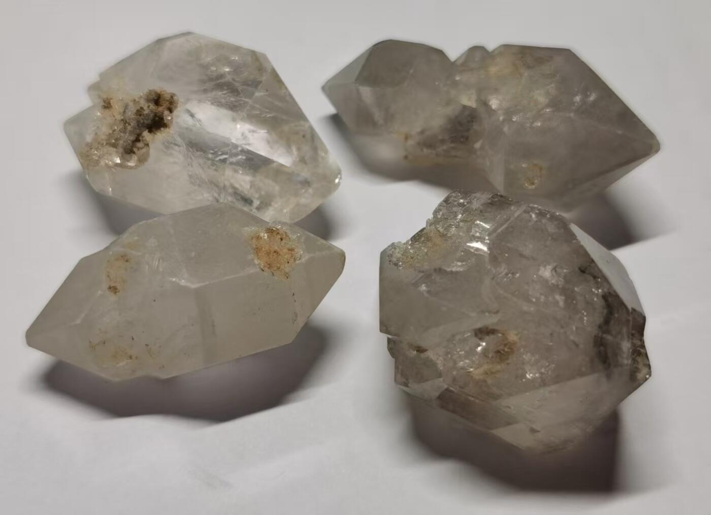 七河·世界钱币杂件水晶矿标小拍（总第33期） 藏家出品 X671（7） 大块头云贵闪灵水晶原石 一组4件 总共重量约 70 多克