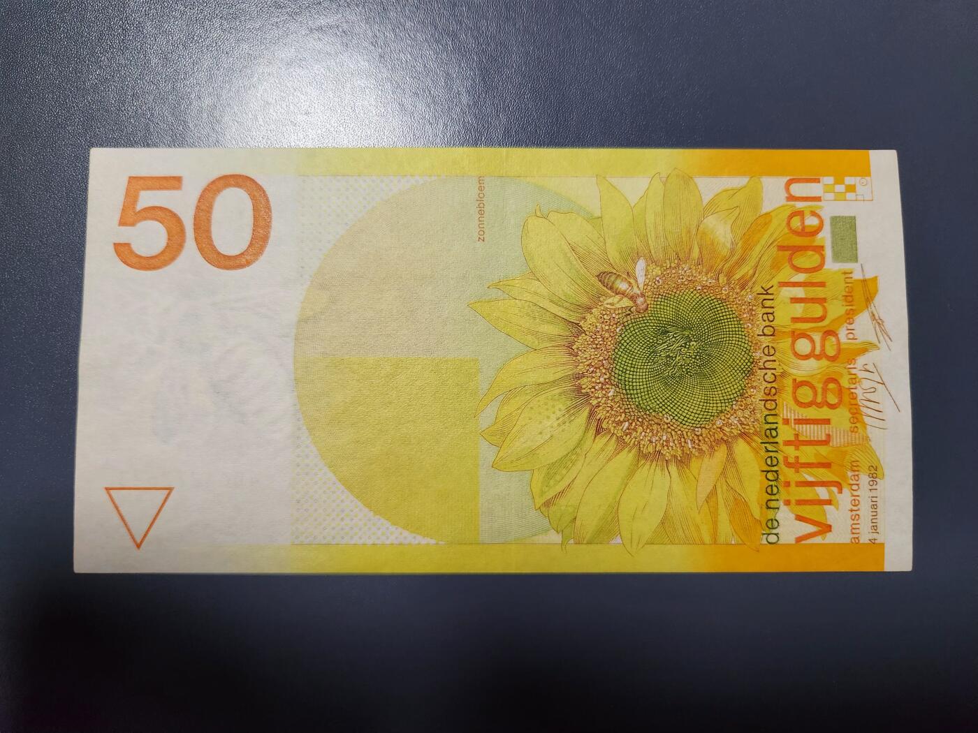 1月10号晚上8点 外国纸币自动截拍第82场 荷兰50盾1982年 梵高向日葵  近新极美品