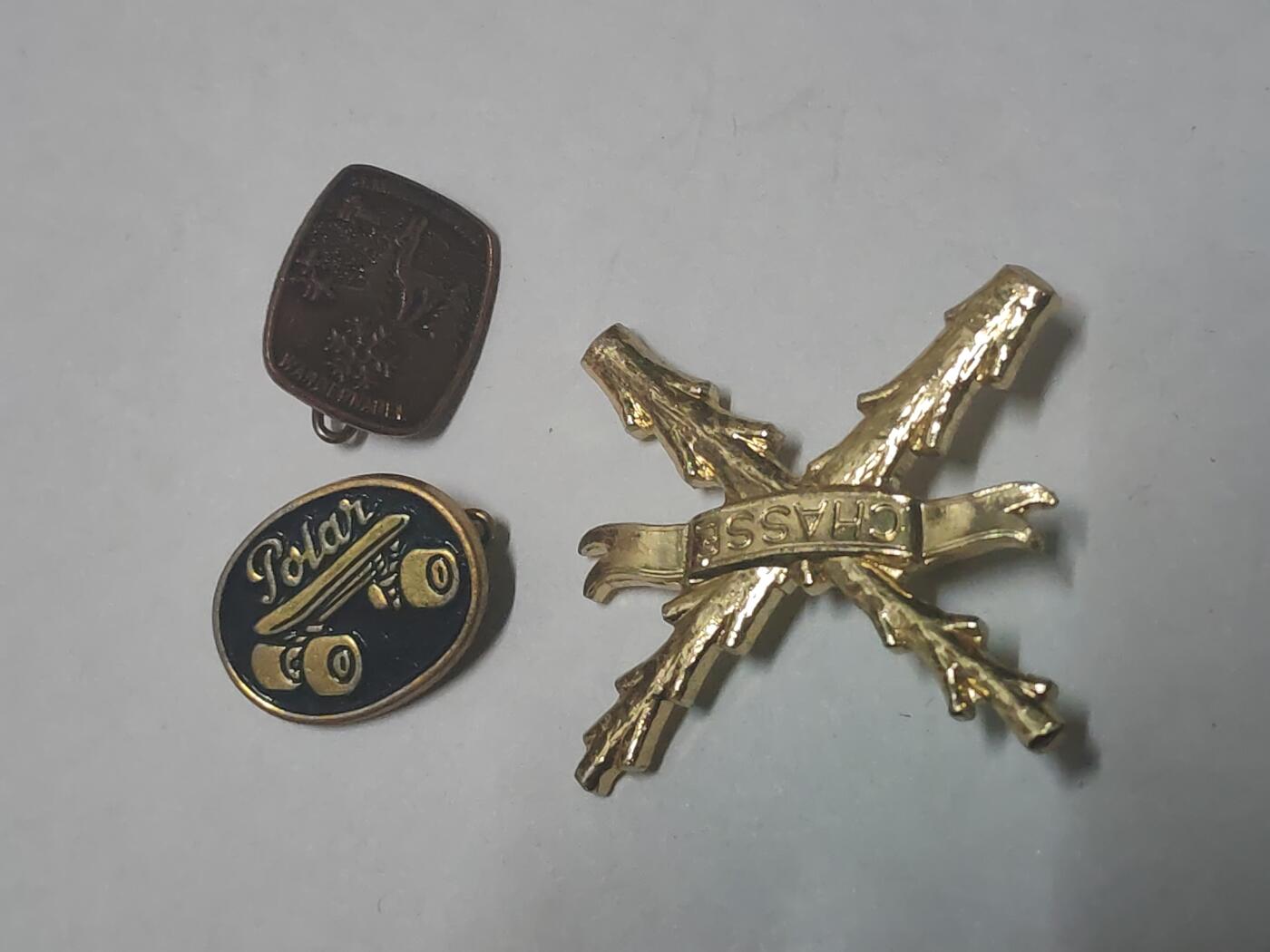 韵星假日拍卖第三十六期 -- Rimey Holidays Auction 36 民主德国徽章一组