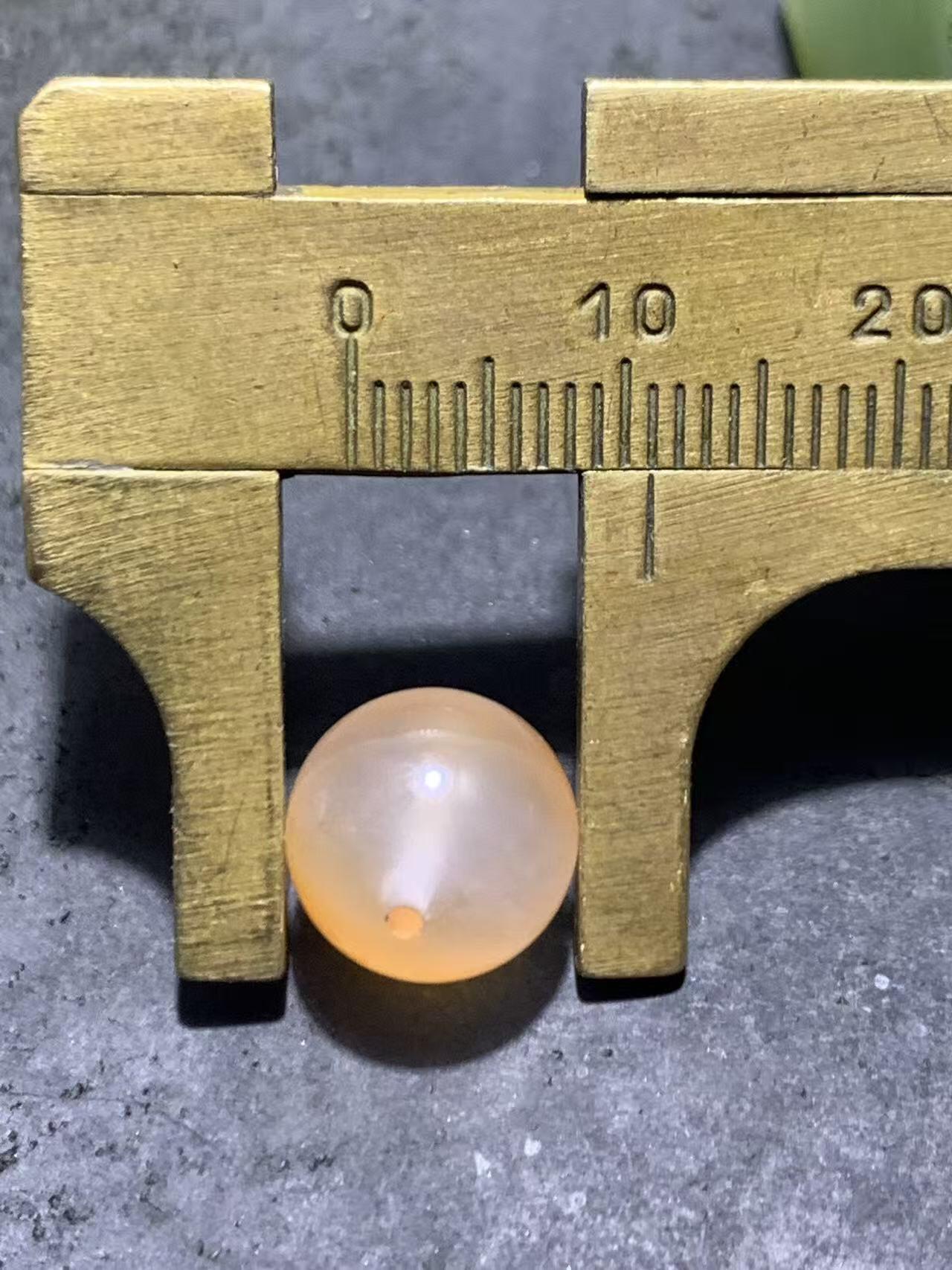 精美川料南红玛瑙荔枝冻飘红圆珠一颗！