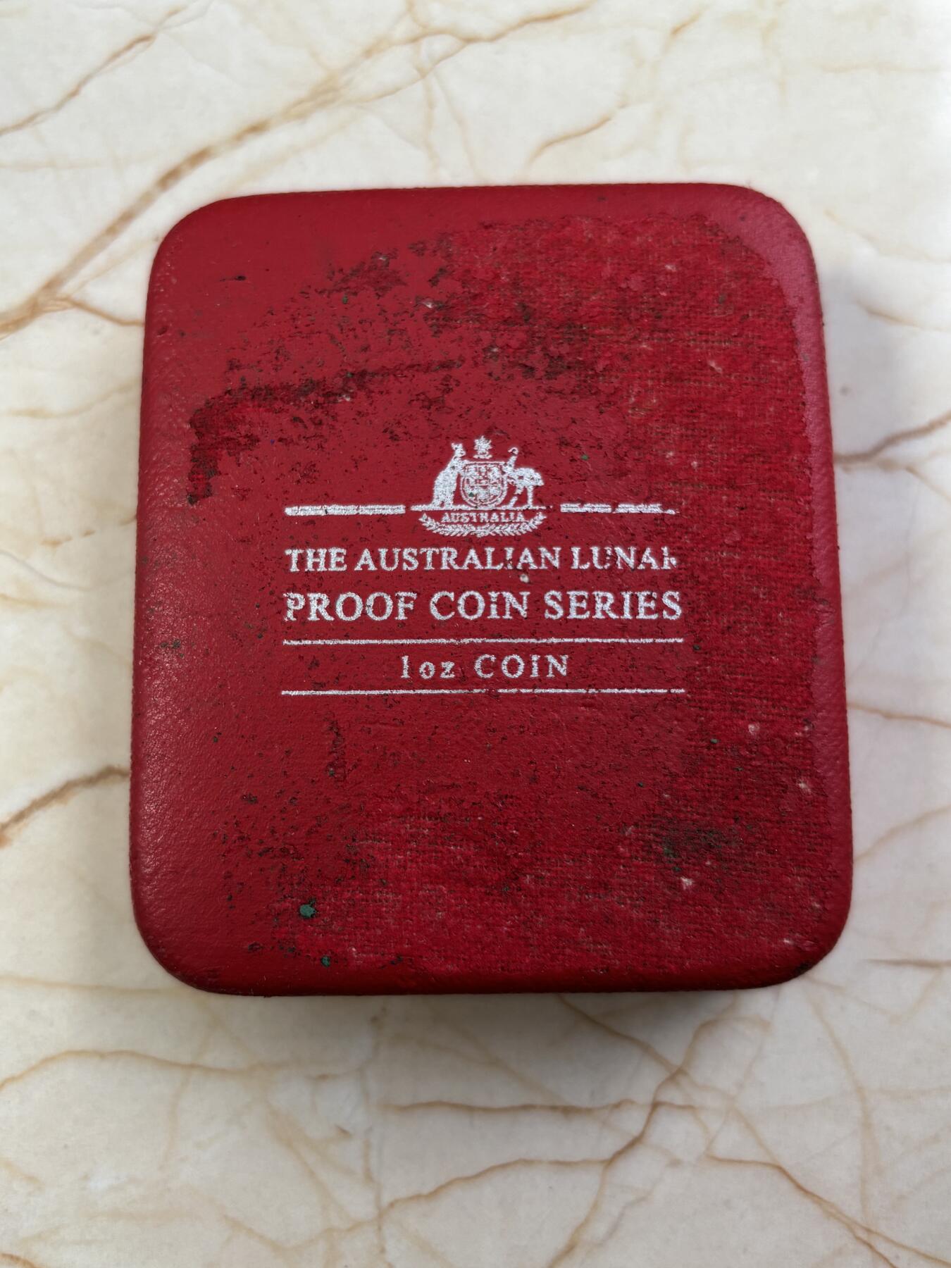 第187期拍卖 澳大利亚2007年生肖猪1盎司纯银精制纪念银币原盒，999银，币表面有划丝