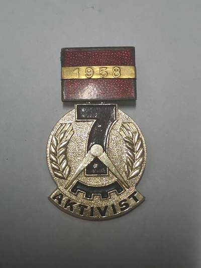 韵星假日拍卖第三十六期 -- Rimey Holidays Auction 36 - 民主德国七年计划劳动模范奖章