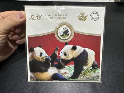 《外钞收藏家》第六百零一期（畅拍场）（本平台长期征集拍品、欢迎藏友们联系合作） - 加拿大2018年8元中加友谊熊猫精制彩色银币（带原厂卡册1/4盎司纯银）