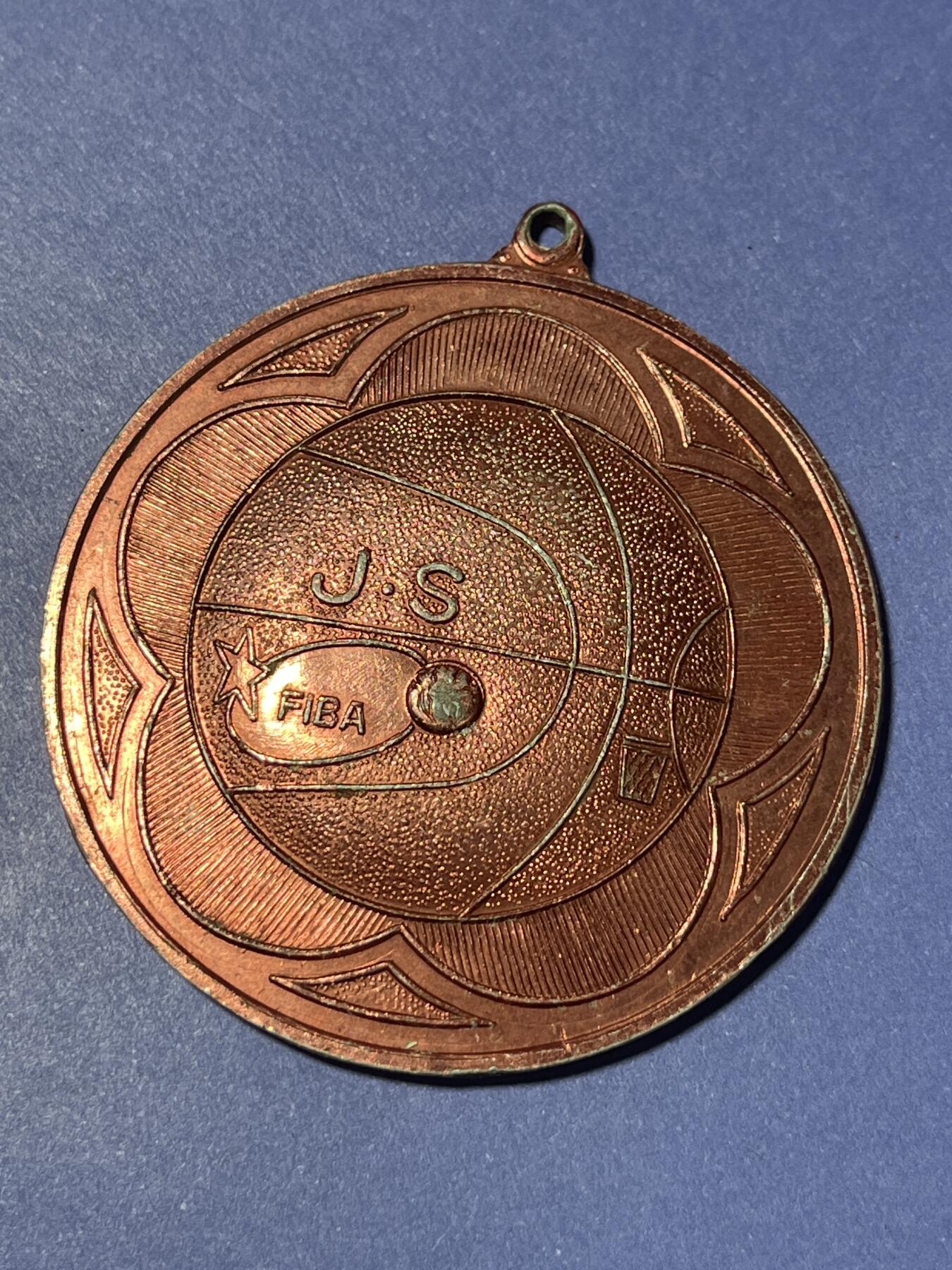 世界各国奖章纪念章徽章无底价拍卖 八十年代江苏省篮球协会杯奖章