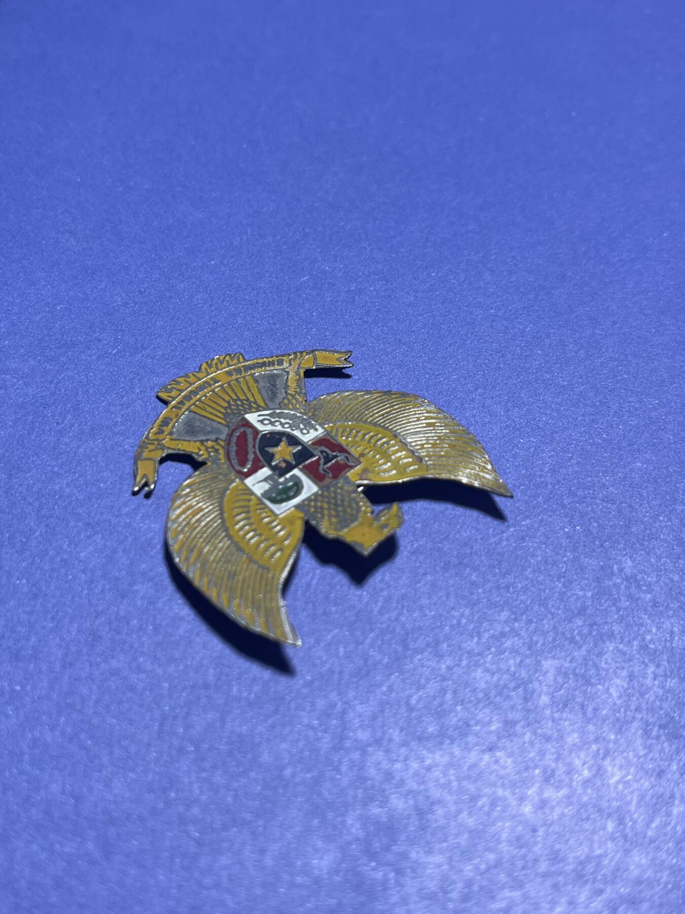 世界各国奖章纪念章徽章无底价拍卖 印度尼西亚国徽主题徽章，标志为印尼的国家象征迦楼罗神鹰