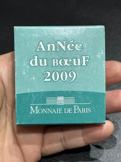 《外钞收藏家》第六百零一期（畅拍场）（本平台长期征集拍品、欢迎藏友们联系合作） - 法国2009年中国12生肖牛年5欧精制银币（盒证齐全，发行量仅1万枚，22.2克 90银）