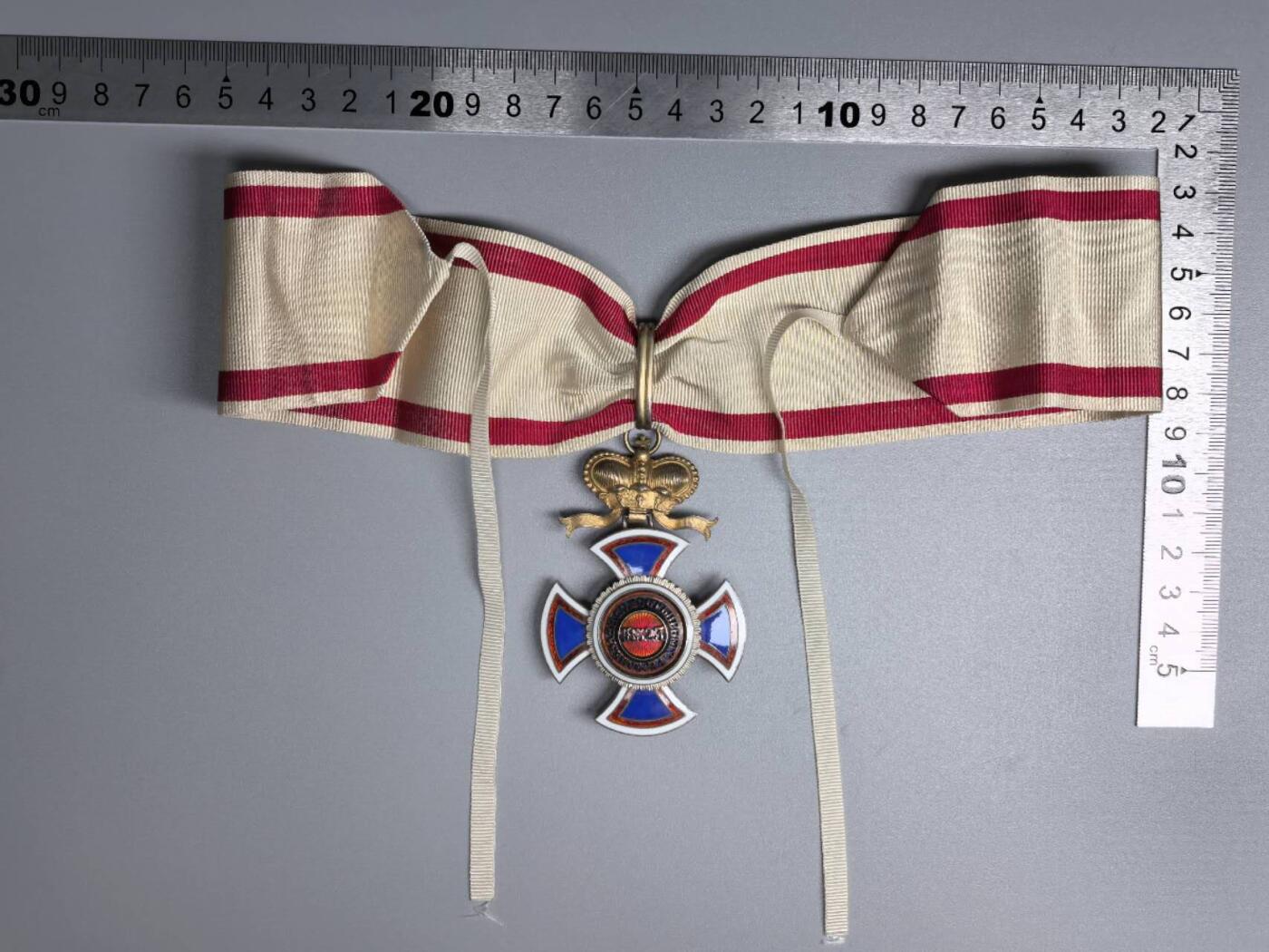 小驴勋章奖章收藏1月10日周六晚六点拍卖（珍爱和平，收藏战争，铭记历史，勿忘国耻，忠党爱国。有偿代拍，送拍规则在简介最后，参拍须阅读规则后再参拍，关系到运费包装发货时效真假辨别等关键信息，拍卖时不再发原图，看大图店主微信码在拍卖店铺介绍里）