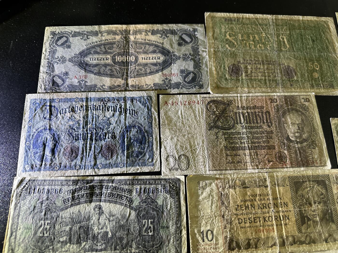 《外钞收藏家》第六百零一期（畅拍场）（本平台长期征集拍品、欢迎藏友们联系合作） 俄罗斯、匈牙利、德国等11张一起 非全新 品相如图