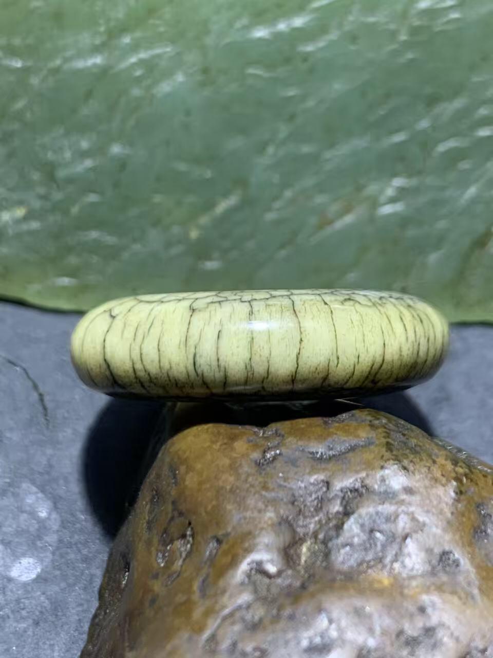 精美骨圈戒指，（跑环，卡环）一个，