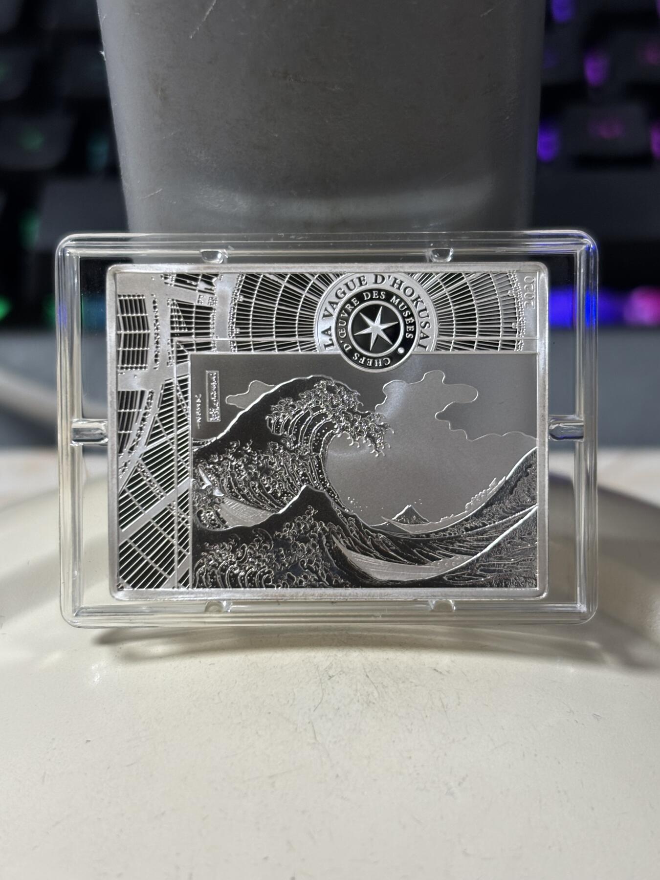 第187期拍卖   法国2020年博物馆杰作系列《神奈川冲浪里》纪念银币，900银，22.2克，发行3000枚，有轻微氧化