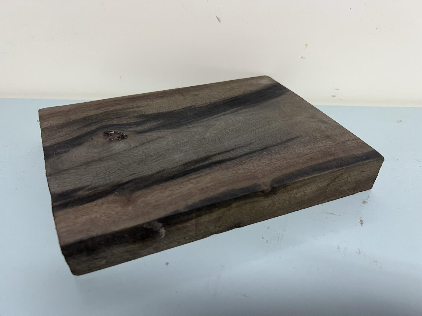 零元拍：NO10-6-1金丝楠 牌子料  氧化极佳呈现出紫铜一般的颜色。满金丝 果香满满 尺寸：21/15厚2.8CM