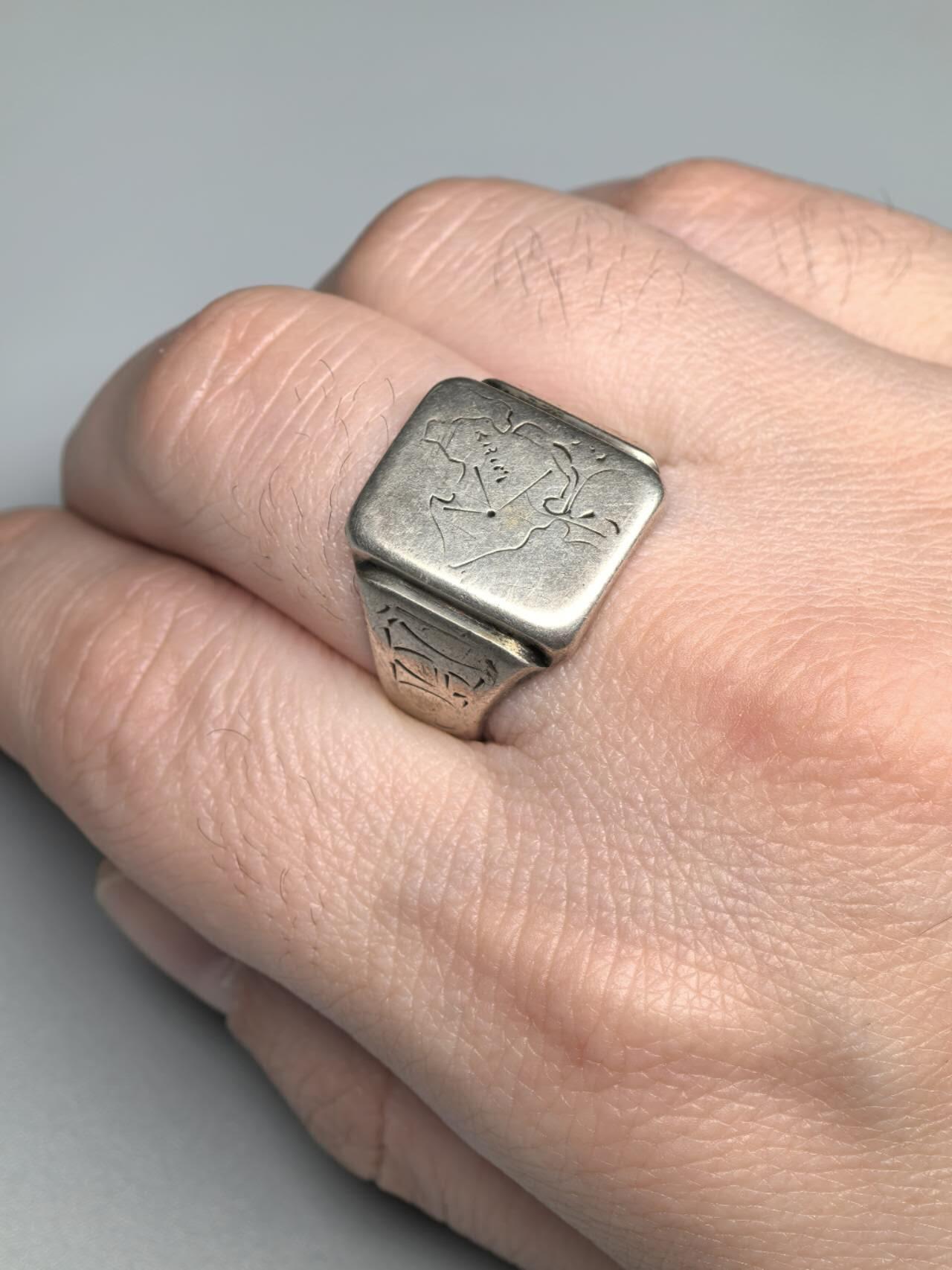 小驴勋章奖章收藏1月10日周六晚六点拍卖（珍爱和平，收藏战争，铭记历史，勿忘国耻，忠党爱国。有偿代拍，送拍规则在简介最后，参拍须阅读规则后再参拍，关系到运费包装发货时效真假辨别等关键信息，拍卖时不再发原图，看大图店主微信码在拍卖店铺介绍里）