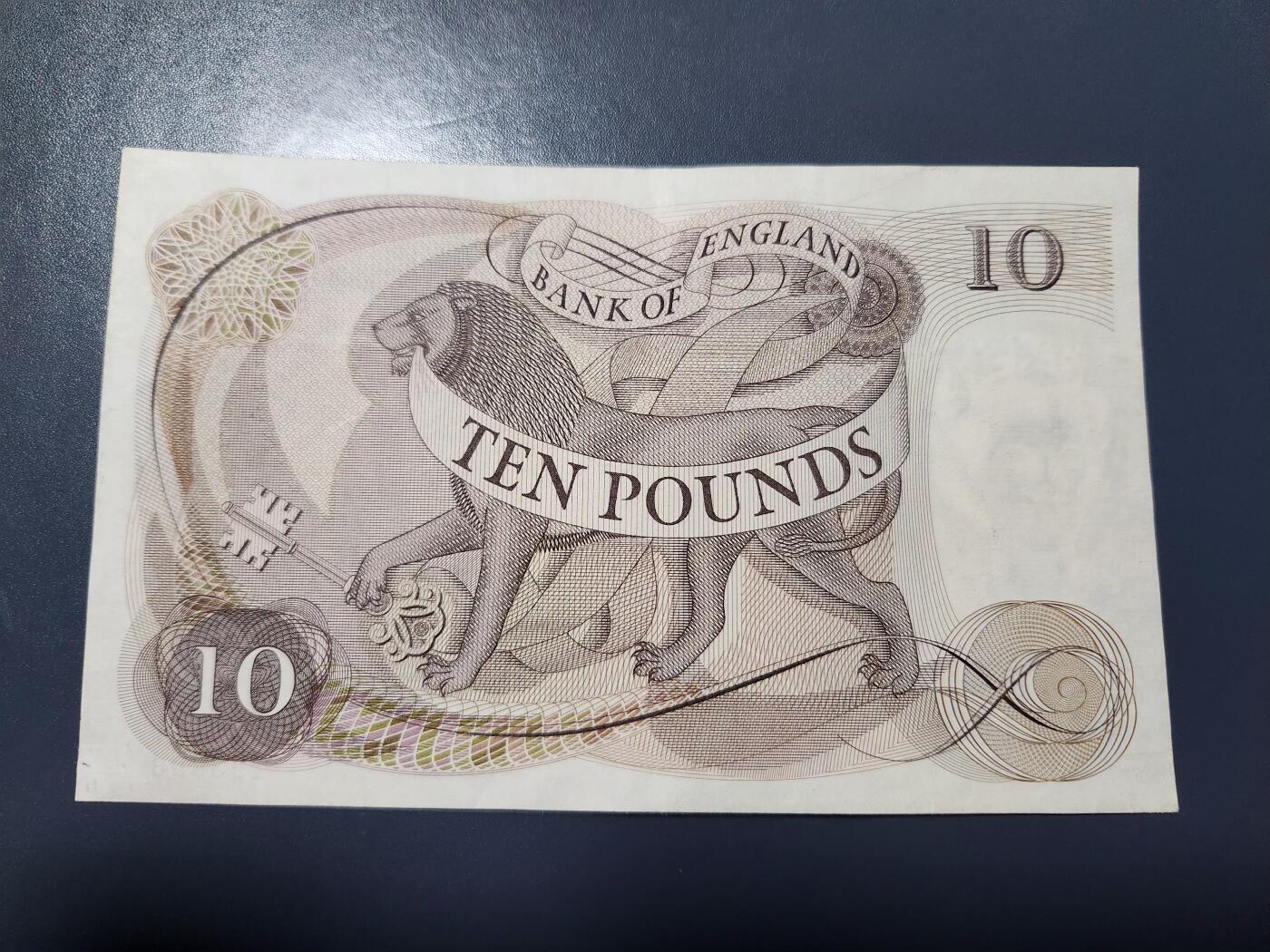 1月10号晚上8点 外国纸币自动截拍第82场 英国C序列1970年10镑纸币（狮子钞）J.B.Page签名 极美品