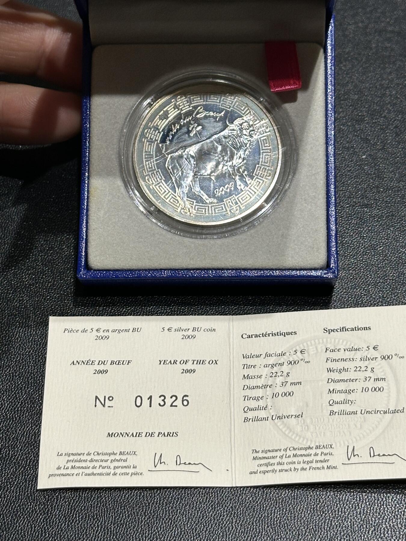 《外钞收藏家》第六百零一期（畅拍场）（本平台长期征集拍品、欢迎藏友们联系合作） 法国2009年中国12生肖牛年5欧精制银币（盒证齐全，发行量仅1万枚，22.2克 90银）