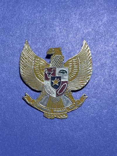 世界各国奖章纪念章徽章无底价拍卖 - 印度尼西亚国徽主题徽章，标志为印尼的国家象征迦楼罗神鹰