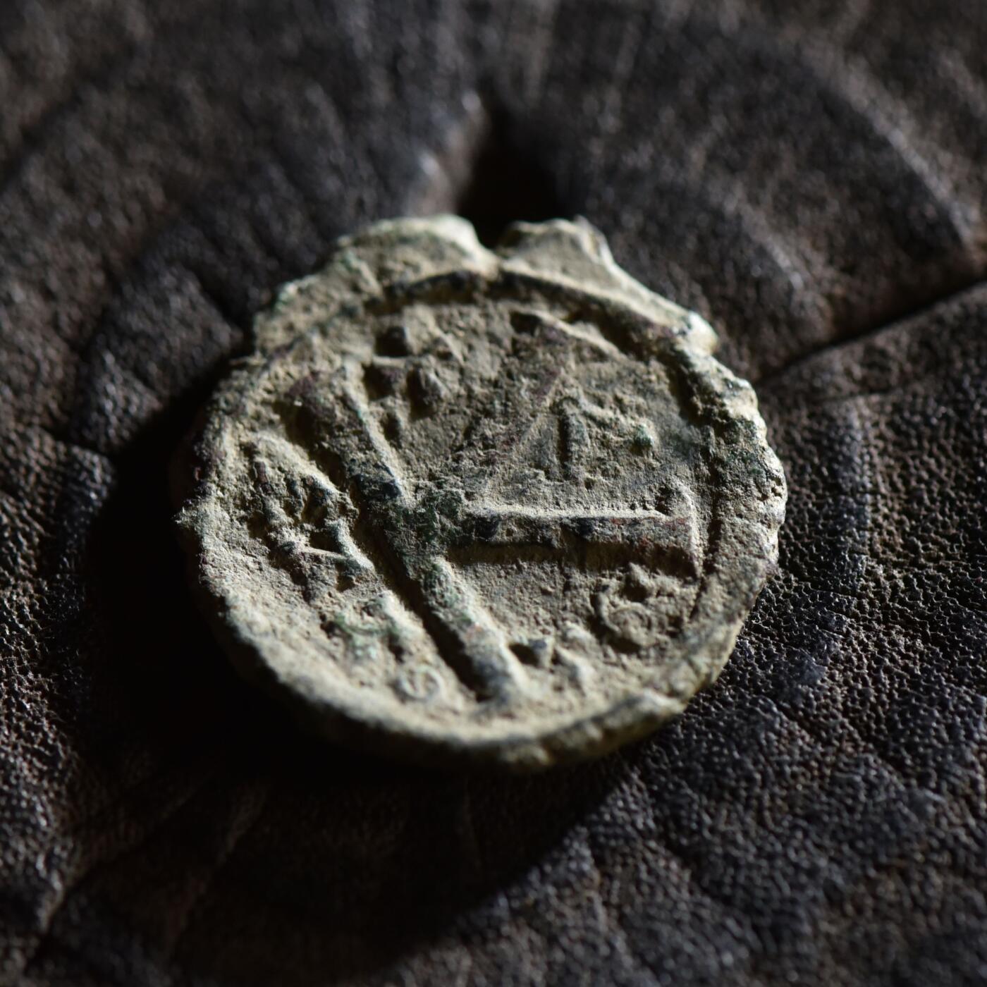 【良泉】【春节前最后一场】2月5日晚19.30点开拍！208组，本场结束后预存钱币的朋友请告知，将连同本场拍品一起邮寄，预祝诸位春节愉快！ 【美品】公元568年【拜占庭】查士丁二世和皇后索菲亚，在位第四年，20努米铜币，帖撒罗尼亚造币厂，4.65克