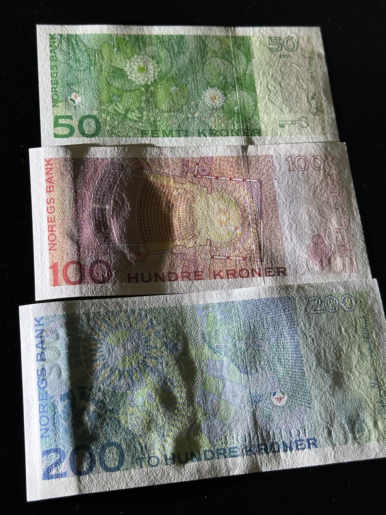 《外钞收藏家》第六百零一期（畅拍场）（本平台长期征集拍品、欢迎藏友们联系合作） 挪威上一版本50/100/200克朗（都是双尾，50与200克朗全程无47，绝品）	绝品