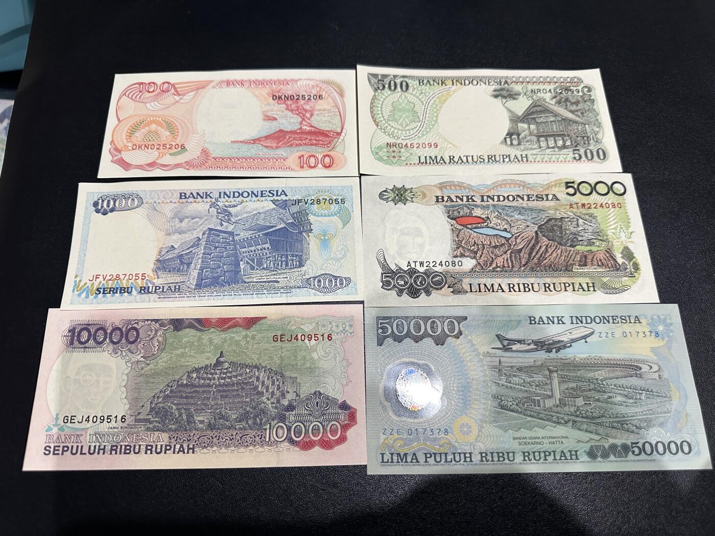 《外钞收藏家》第六百零一期（畅拍场）（本平台长期征集拍品、欢迎藏友们联系合作） 印度尼西亚1992年100-1万（婆罗浮屠）+1993年5万塑料钞苏哈托共六张  UNC 1000面额有个角瑕疵