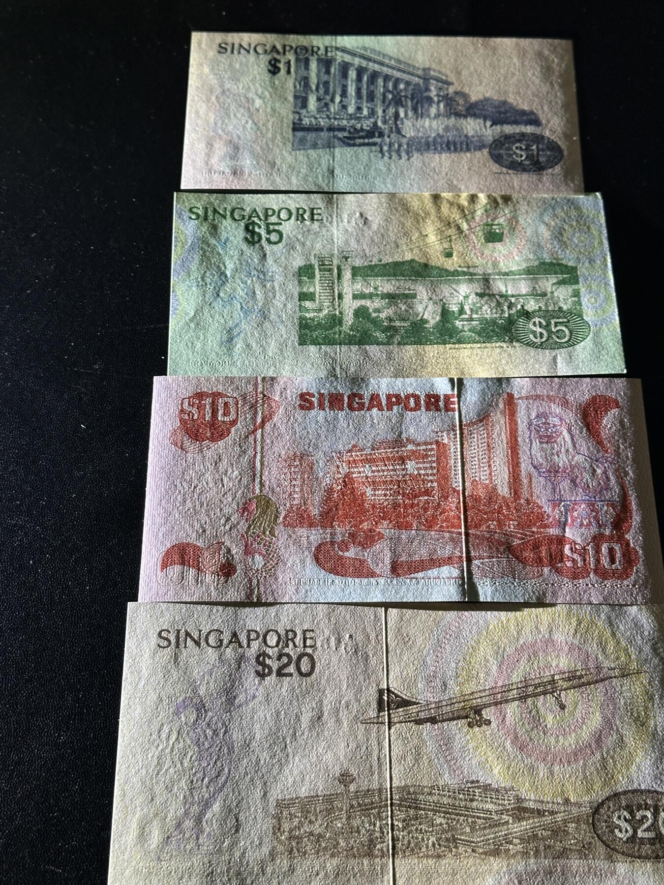 《外钞收藏家》第六百零一期（畅拍场）（本平台长期征集拍品、欢迎藏友们联系合作） 新加坡鸟版1/5/10/20元4张小套（UNC品相的不多见了） 全新轻微潮