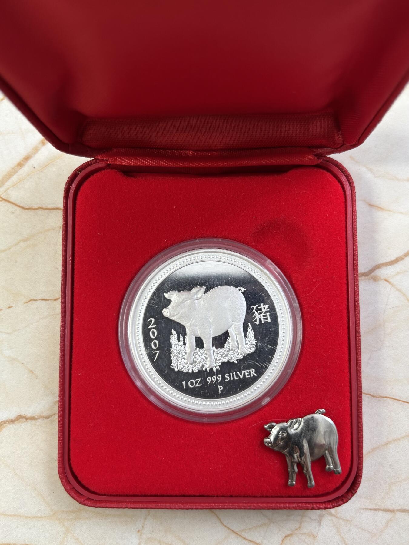 第187期拍卖 澳大利亚2007年生肖猪1盎司纯银精制纪念银币原盒，999银，币表面有划丝