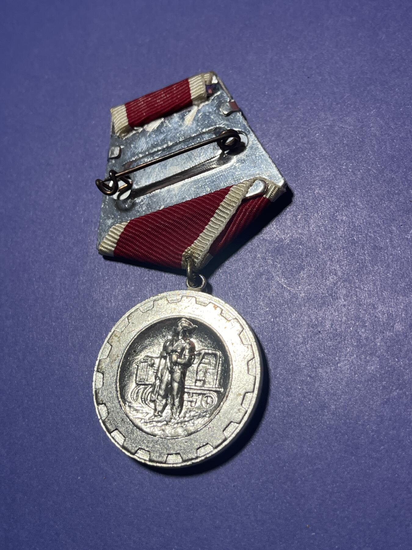 世界各国奖章纪念章徽章无底价拍卖